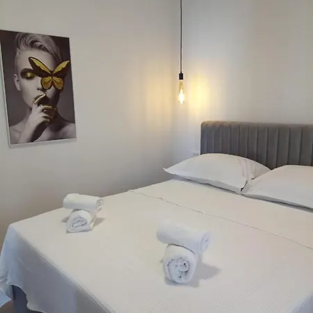 Maris, Self Check In * Drasnice