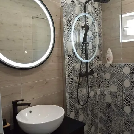 Maris, Self Check In Lägenhet *