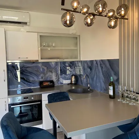 Maris, Self Check In Apartman *