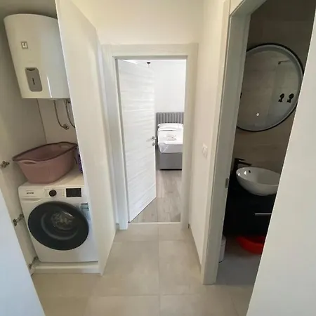 Maris, Self Check In Apartman Drasnice