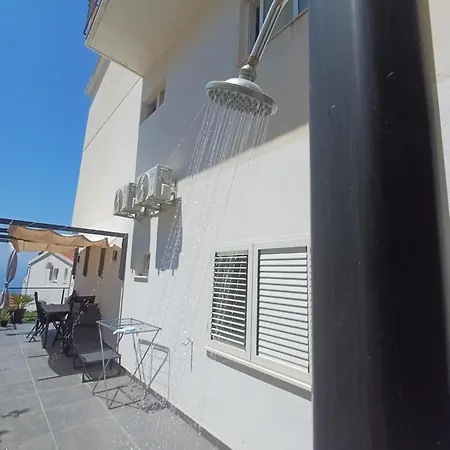 Maris, Self Check In *