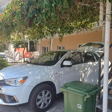 Maris, Self Check In Apartman Drasnice