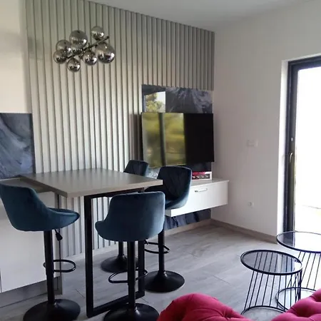 Maris, Self Check In دراسنيتش