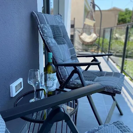 Maris, Self Check In Drasnice