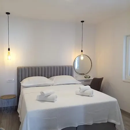 Maris, Self Check In * دراسنيتش