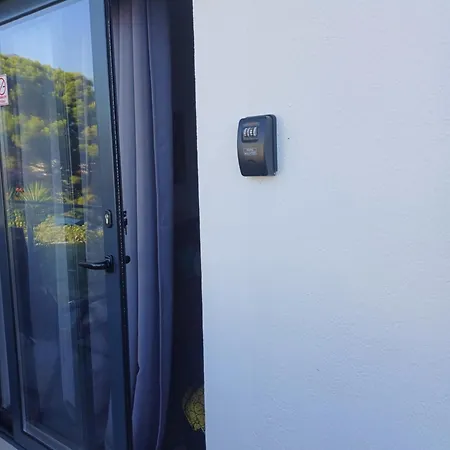 Maris, Self Check In *