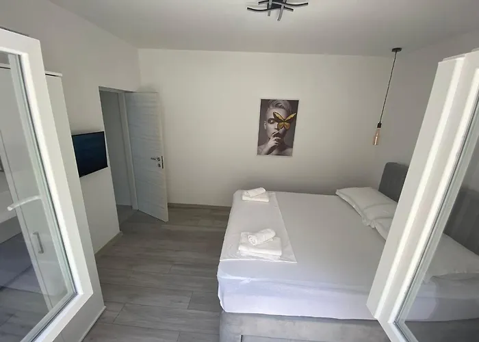 Maris, Self Check In